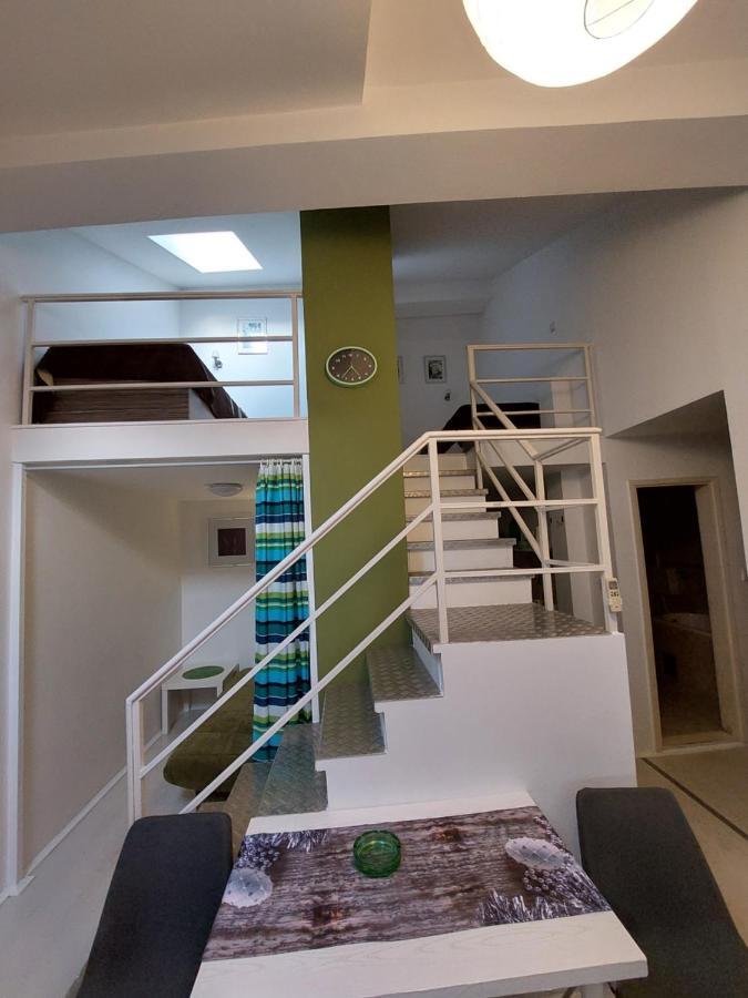 Sweet Apartments Or Rooms Ni Eksteriør billede