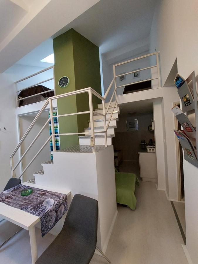Sweet Apartments Or Rooms Ni Eksteriør billede